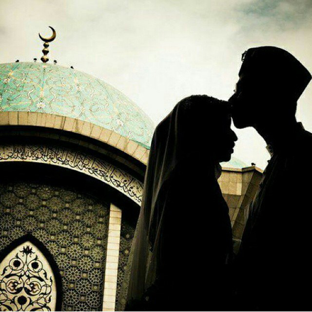 Romantis itu...