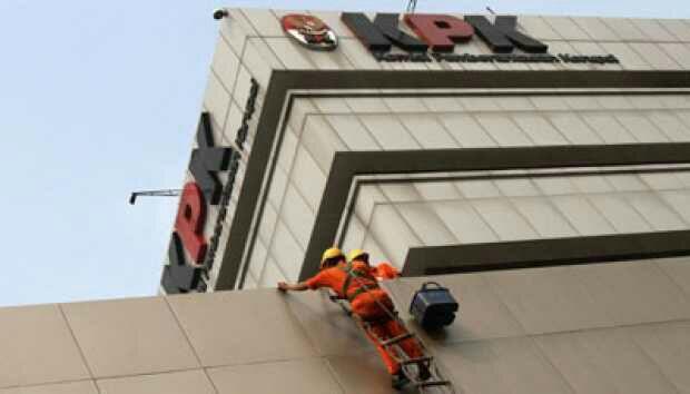 Jokowi Beri 'THR' ke KPK Rp 200 Miliar