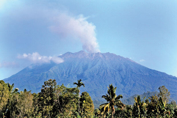 Gunung Raung Erupsi!!!