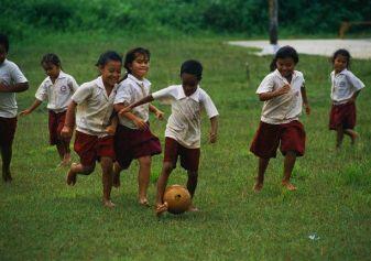 Kehampaan tanpa sepakbola, hidup harus tetap berjalan...