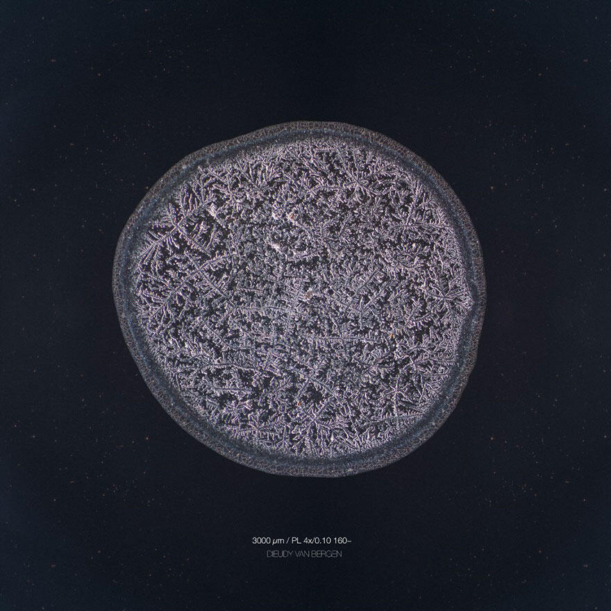 Seperti Inilah Tampilan Air Mata Melalui Mikroskop dalam Beberapa Kondisi 