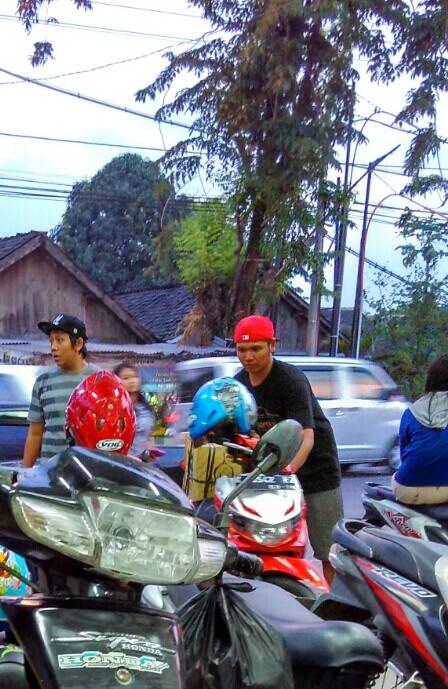 Indomaret Pasar Godong , bayar 2000 / kendaraan