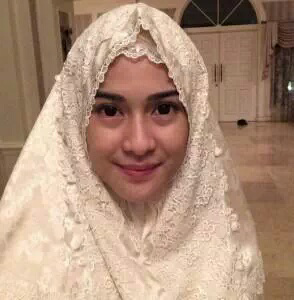 Psst... Dian Sastro Rela Berjilbab Jika Diajak Mencari Hilal
