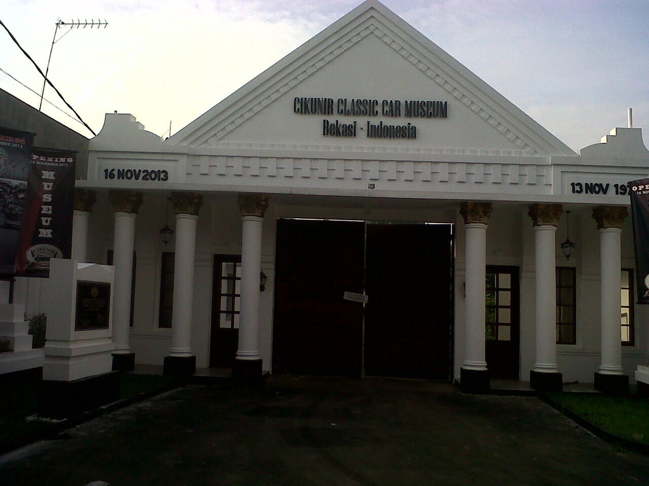 MUSEUM CLASSIC CAR DI CIKUNIR, BEKASI