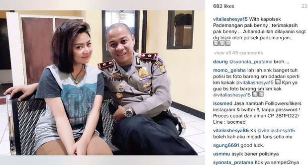&#91;AMPUN DAH...&#93; Vitalia Tertangkap Narkoba, Kapolseknya Asyik Foto bareng 