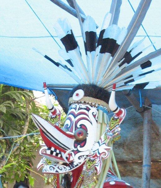 MENGENAL BERBAGAI MACAM MOTIF SENI LUKIS SUKU DAYAK