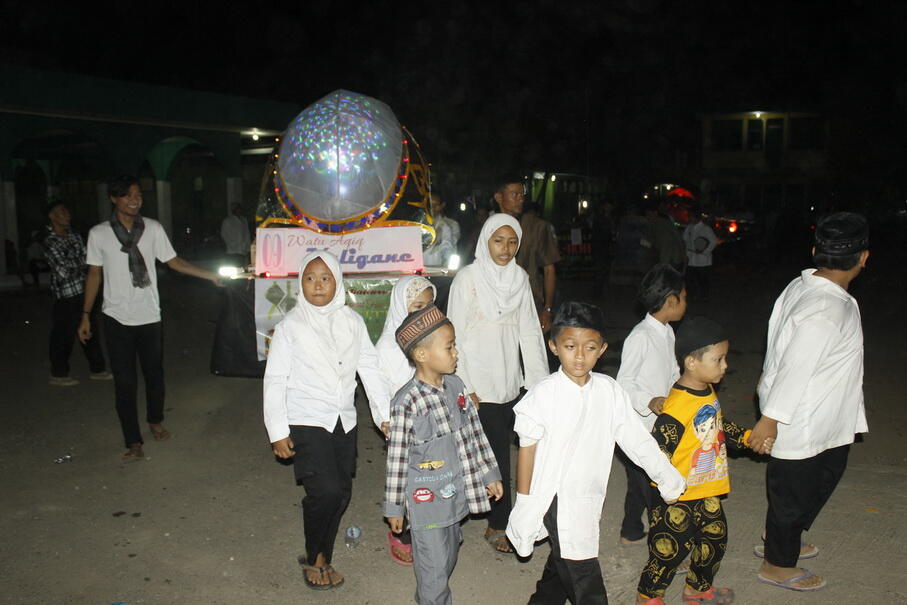 KEMERIAHAN TAKBIR KELILING DI KAMPUNG ANE &#91;PIC BWK INSIDE&#93;