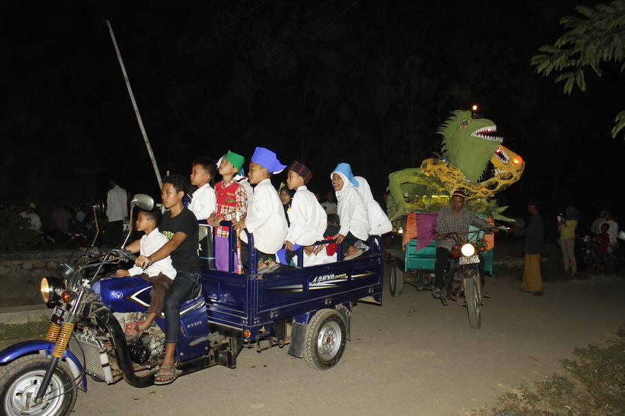 KEMERIAHAN TAKBIR KELILING DI KAMPUNG ANE &#91;PIC BWK INSIDE&#93;