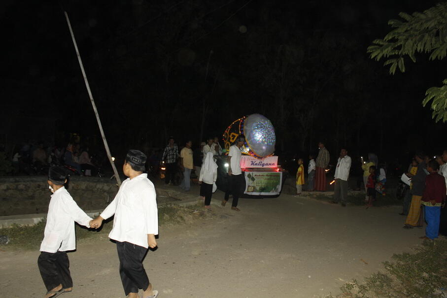 KEMERIAHAN TAKBIR KELILING DI KAMPUNG ANE &#91;PIC BWK INSIDE&#93;