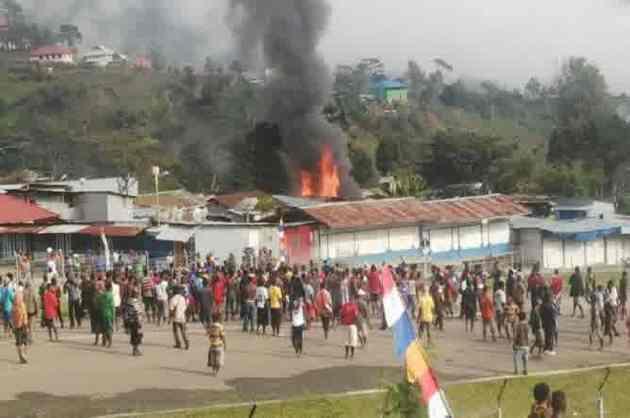 GILA!! Mesjid wamena dibakar oleh pemuda kristen papua #savemuslimpapua