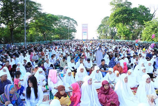 BEGINILAH KEADAAN SHOLAT IED DI MASJID AGUNG PALEMBANG DARI TAHUN KE TAHUN..