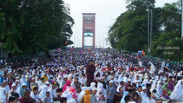 BEGINILAH KEADAAN SHOLAT IED DI MASJID AGUNG PALEMBANG DARI TAHUN KE TAHUN..