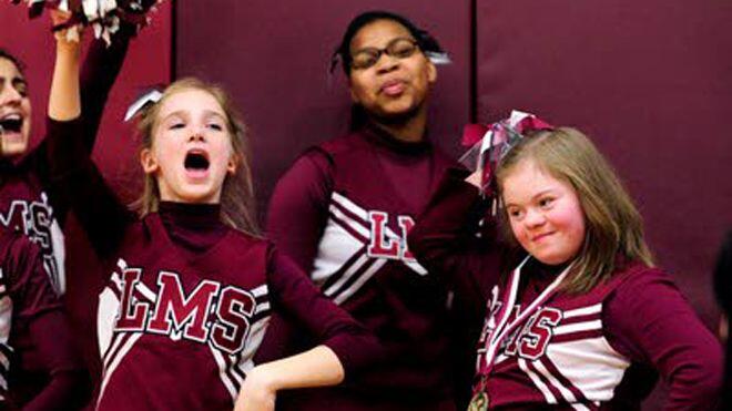 Cheerleaders Penderita Syndrom Ini Di Bully, Lihat yang dilakukan pemain Basket ini
