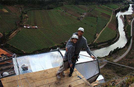 MENGERIKAN! Hotel Ini Berada pada Tebing Ketinggian 122 meter di Atas Tanah