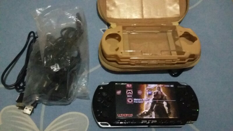 PSP 2000 piano black mulus + 16gb + pouch + crystal case