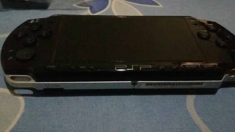 PSP 2000 piano black mulus + 16gb + pouch + crystal case