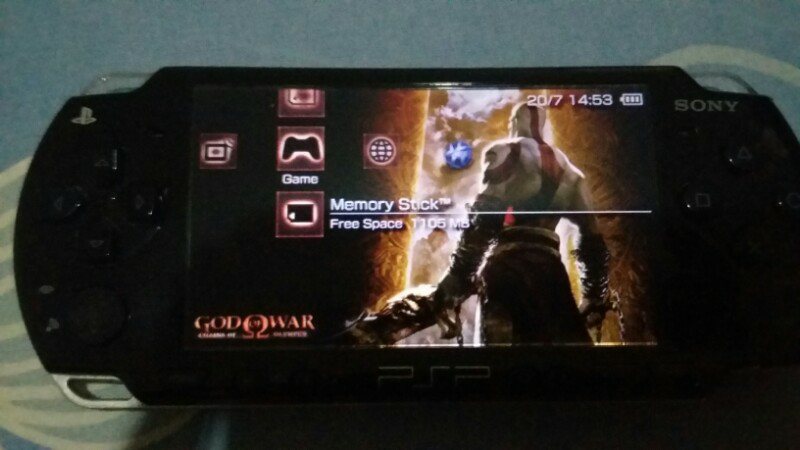 PSP 2000 piano black mulus + 16gb + pouch + crystal case