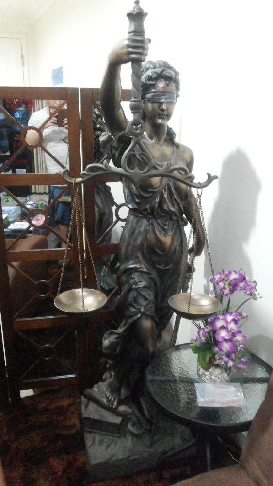 LADY JUSTITIA STATUE ( HOTMAN PARIS HUTAPEA) TINGGI REAL 165 CM.
