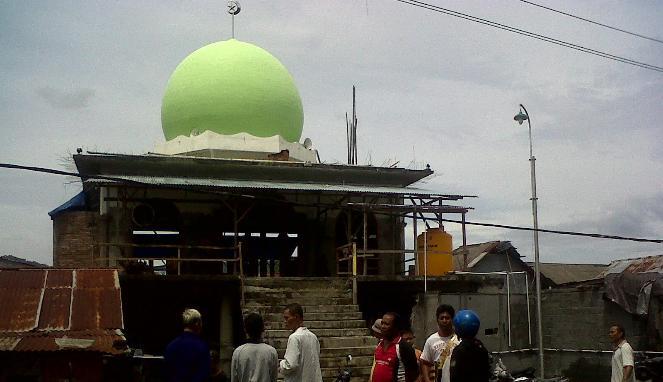 Masjid di Bitung di rusak oleh gerombolan orang yang membawa parang dan panah