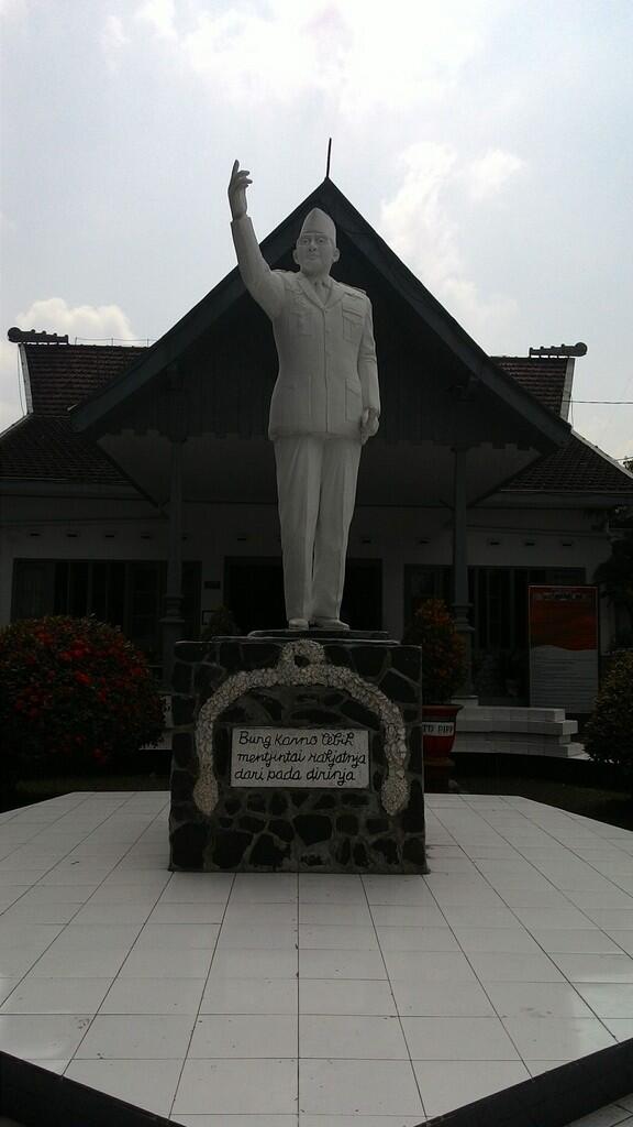 Berkunjung ke Istana Gebang Rumah Masa Kecil Bung Karno
