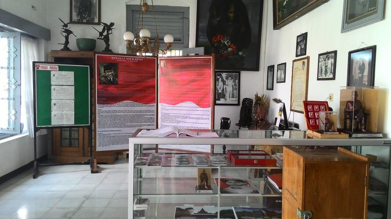 Berkunjung ke Istana Gebang Rumah Masa Kecil Bung Karno