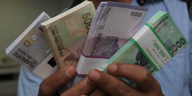 Rupiah terus keok dari dolar AS, Menko sebut bukan masalah besar ( for Panastak )