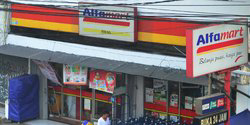 Tahukah Agan ke mana uang receh sumbangan pelanggan Alfamart