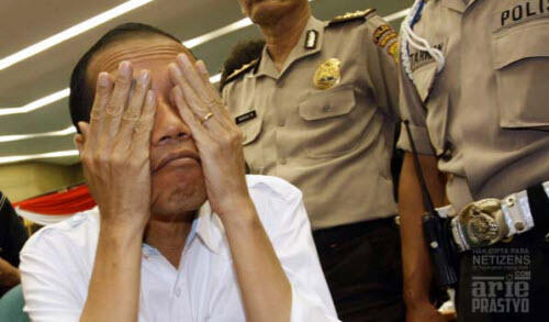 Wibawa Anjlok, Tanda-tanda Jokowi Mau Runtuh?