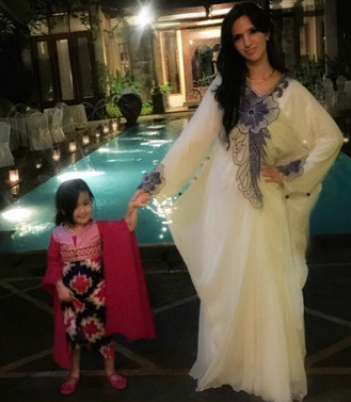 Foto-Foto Cantik Nia Ramadhani Hamil Anak Ke-2, Tetap Hot Badai !!