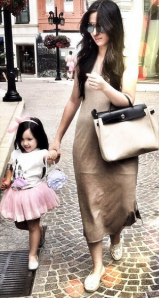Foto-Foto Cantik Nia Ramadhani Hamil Anak Ke-2, Tetap Hot Badai !!