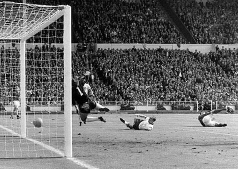 20 Foto Paling Tak Terlupakan Dalam Sejarah Sepakbola