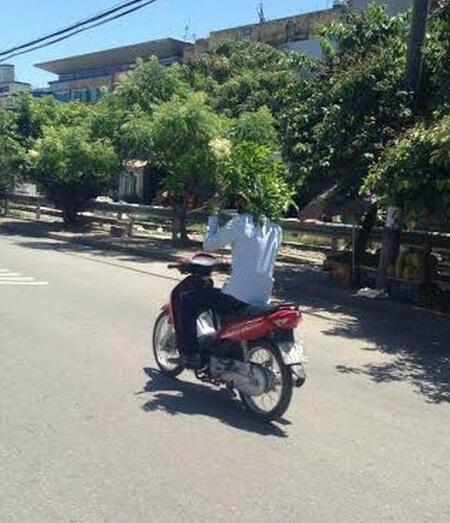 Cara Cerdik Tapi Konyol Orang Vietnam Menghindari Sengatan Terik Panas Matahari