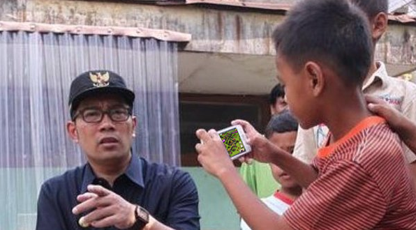 &#91;MALU&#93; Ridwan Kamil: Dikira Mau Difoto...Ternyata Bocah Main Game