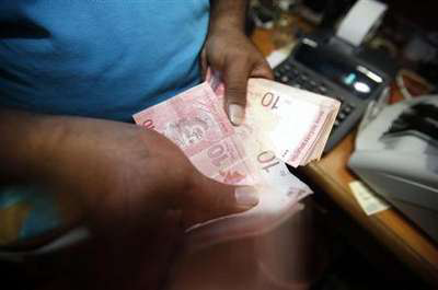 Tak Hanya Rupiah, Ringgit Juga Anjlok ke Titik Setara 1998