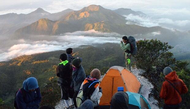 Tujuh Pendaki Hilang Kontak di Gunung Lawu