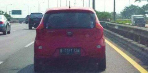 Ditegur karena menyalip, pengendara KIA Picanto tembak mobil yg negur