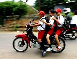 Jangan Biarkan Anak-anak Kita Menaiki Sepeda Motor Sembarangan