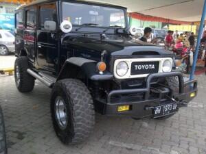 &#91;HEBOH&#93; Parade Mobil Classic di Event IIMS 2015