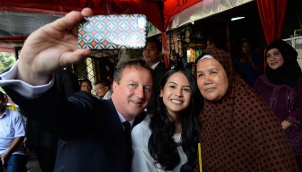 PM David Cameron di Jakarta, Selfie dan Makan Pisang Goreng