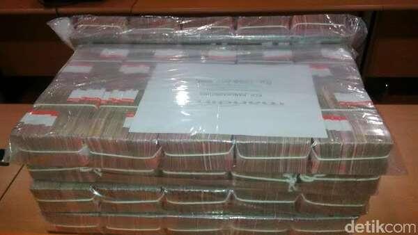 Uang Rp 64 M ternyata seukuran 1x1x1 m