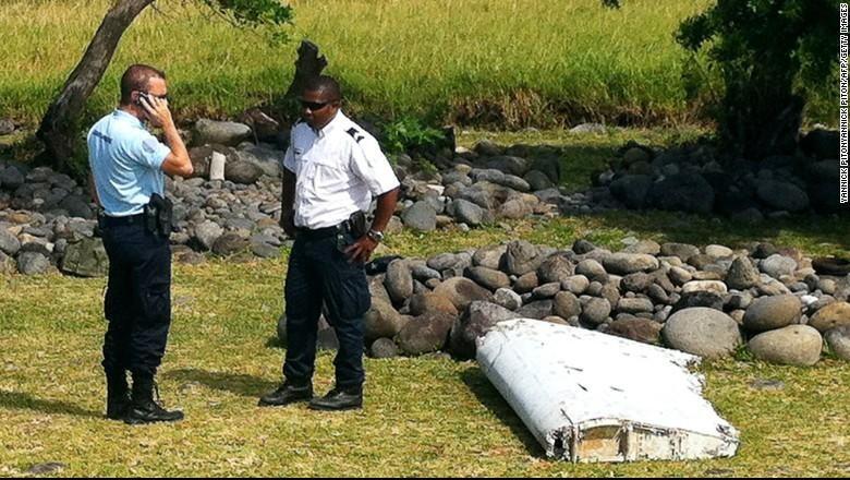 MISTERI MH370 : Puing Pesawat MH370 Ditemukan di Pulau Reunion Samudra Hindia