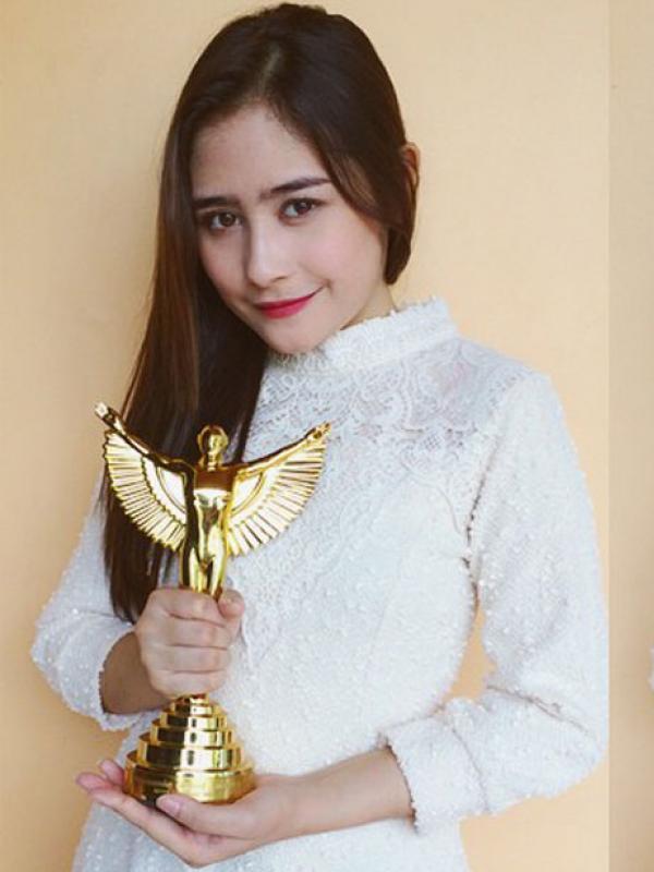 &#91;FULL MULUSTRASI&#93; Beredar FOTO BUGIL Mirip Prilly Latuconsina di Twitter