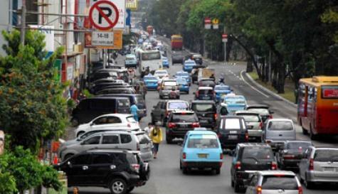 Seorang polisi bertanya &quot;Lewat siapa?&quot; bisa dapet SIM