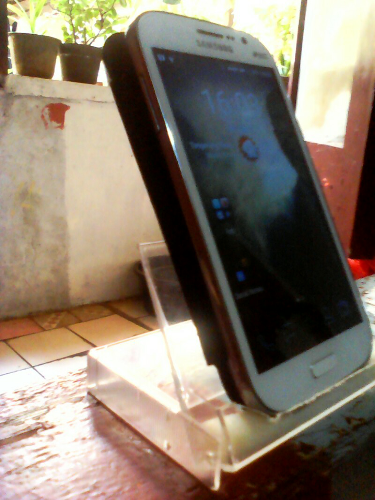 (DIY) Buat stand holder smartphones dari bekas tutup kaset