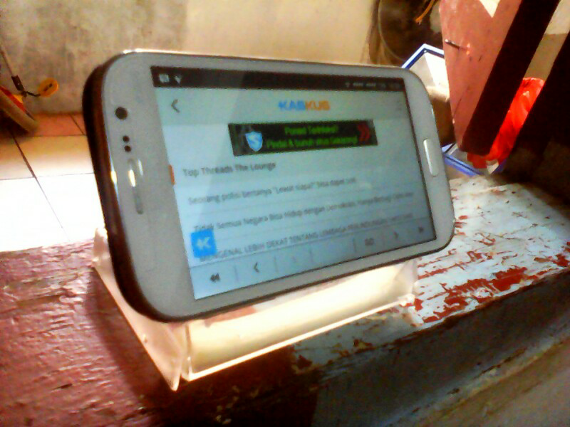 (DIY) Buat stand holder smartphones dari bekas tutup kaset