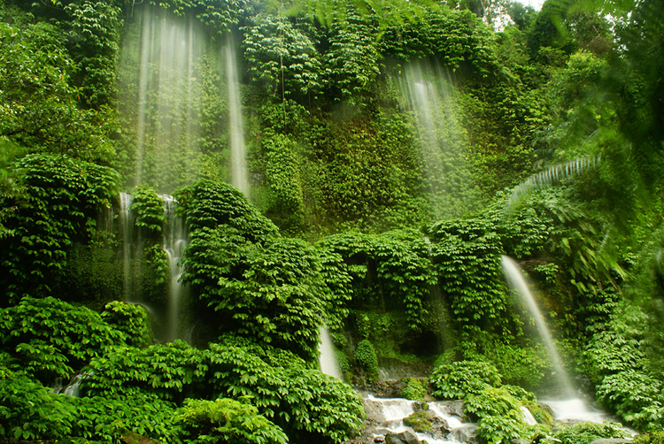 Yang suka Travelling masuk, Air Terjun Indonesia yang Jarang Dikunjungi Orang