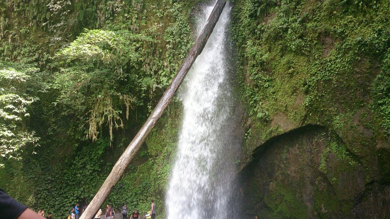 Yang suka Travelling masuk, Air Terjun Indonesia yang Jarang Dikunjungi Orang