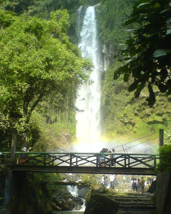 Yang suka Travelling masuk, Air Terjun Indonesia yang Jarang Dikunjungi Orang