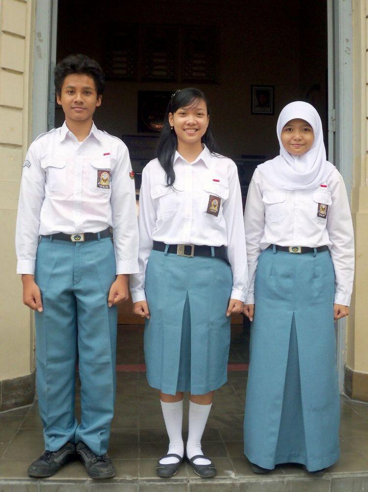 Nostalgia Waktu Kita Masih Berseragam Putih Abu-abu Aja, Yuk!