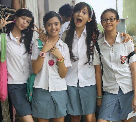Nostalgia Waktu Kita Masih Berseragam Putih Abu-abu Aja, Yuk!